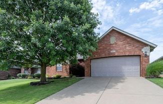3803 W Erie St, Springfield, MO 65807