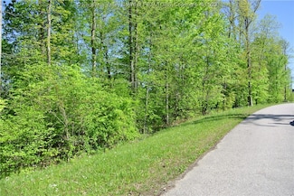 18 Double Eagle Dr, Charleston, WV 25314