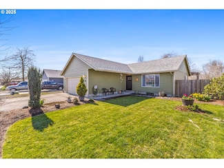 395 N 10th St, Harrisburg, OR 97446