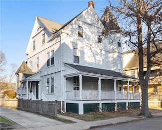 22 Rhode Island Ave, Newport, RI 02840