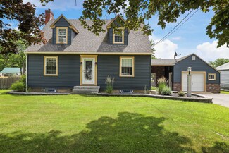 13 Brackett St, Dixfield, ME 04224