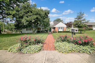 1 Chatham Cir, Kankakee, IL 60901