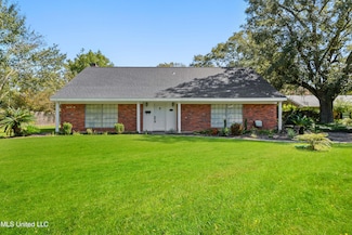 1710 Bates St, Pascagoula, MS 39581
