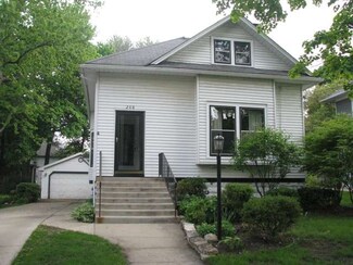 208 W Evergreen St, Wheaton, IL 60187