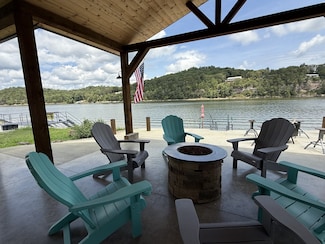 188 S River Front Dr, Clifton, TN 38425