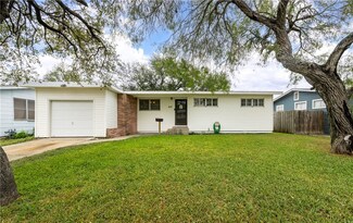 317 S Chiltipin St, Sinton, TX 78387