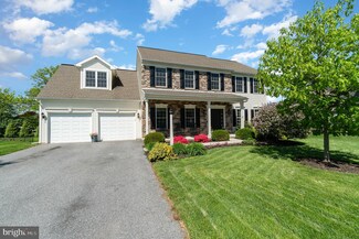 4 Sensenich Dr, Lititz, PA 17543