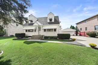 17W325 Stillwell Rd, Oakbrook Terrace, IL 60181