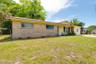 423 Royal Palms Dr, Atlantic Beach, FL 32233