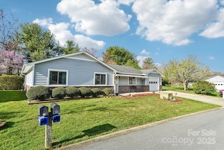 29 Wintry Dr, Hendersonville, NC 28792