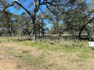 525 Valley Oaks Dr, van Vleck, TX 77482