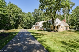6933 Gates Rd, Gates Mills, OH 44040