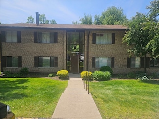 5082 Sanlin Dr, Coraopolis, PA 15108