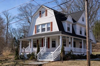 17 Daniels St, Hopedale, MA 01747