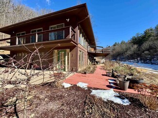E7068 Hemlock Rd, North Freedom, WI 53951