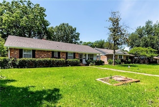 1840 Baxley Dr, Carrollton, TX 75006