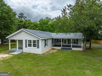 136 Oak St, Omega, GA 31775