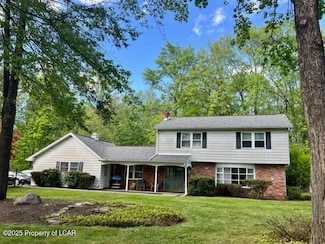 7 Walden Dr, Mountain Top, PA 18707