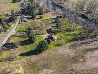 7456 Riverside Rd E, Sumner, WA 98390