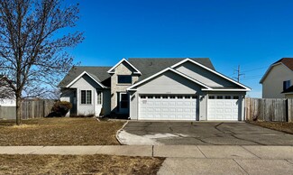 1211 Hillside Rd, Sauk Rapids, MN 56379