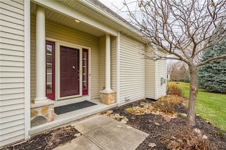 1042 Chapelhill Dr, Victor, NY 14564