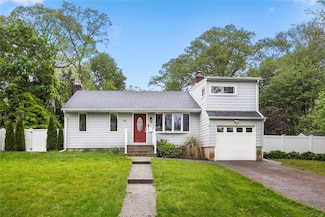 40 Quebec Dr, Huntington Station, NY 11746