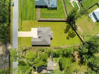 76 Dover Ln, Freeport, FL 32439