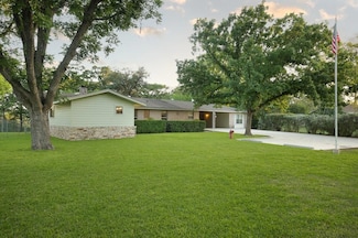 129 Paradise Ave, Kerrville, TX 78028