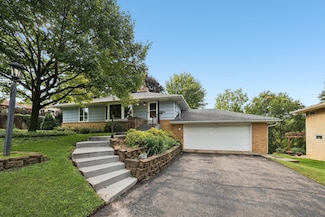 2916 31st Ave NE, Saint Anthony, MN 55418