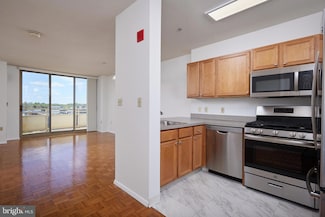 7111 Woodmont Ave Unit 903, Chevy Chase, MD 20815