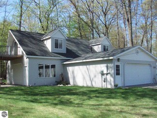 11106 N Shore Dr, Lake, MI 48632