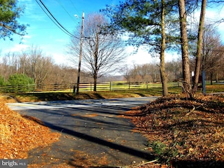 17348 Troyer Rd, Monkton, MD 21111