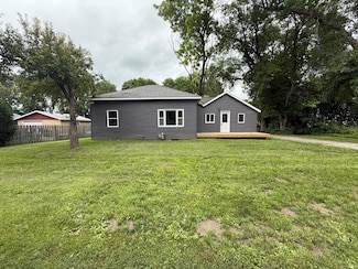 1514 Trott Ave SW, Willmar, MN 56201