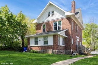 809 17th St SE, Cedar Rapids, IA 52403