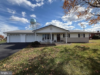 384 Fairview Dr, Berkeley Springs, WV 25411