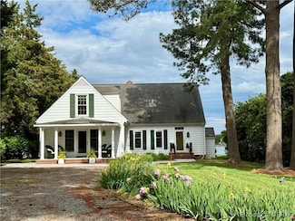 289 King Carter Ln, Weems, VA 22576