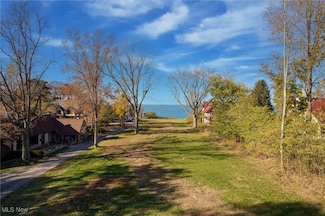 10211 Blvd, Bratenahl, OH 44108