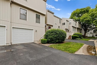 8605 W 109th St, Overland Park, KS 66210