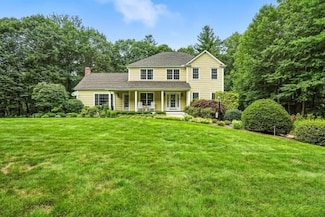 8 Miscoe Hill Rd, Upton, MA 01568