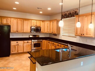 13758 E Weiers St, Vail, AZ 85641