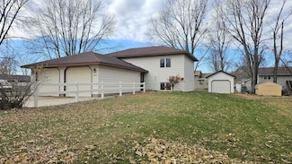 570 Jackson St SW, Hutchinson, MN 55350