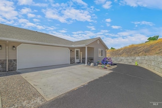 935 Grelle Ave, Lewiston, ID 83501