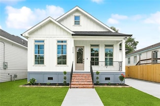 5516 Warrington Dr, New Orleans, LA 70122