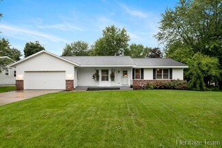 7519 Brower Ln, Jenison, MI 49428