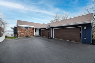 652 E Grand Ave, Lake Villa, IL 60046