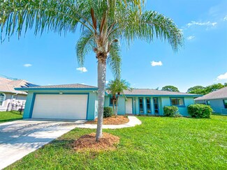 441 SE Glenwood Dr, Port Saint Lucie, FL 34984