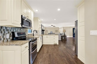 4353 White Oak Dr, Sugar Hill, GA 30518