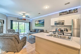 813 Holiday Ridge Unit H2, Branson, MO 65616