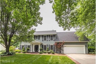 6086 Greywood Cir, Johnston, IA 50131
