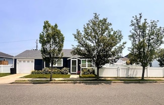 70 Dalton St, Long Beach, NY 11561